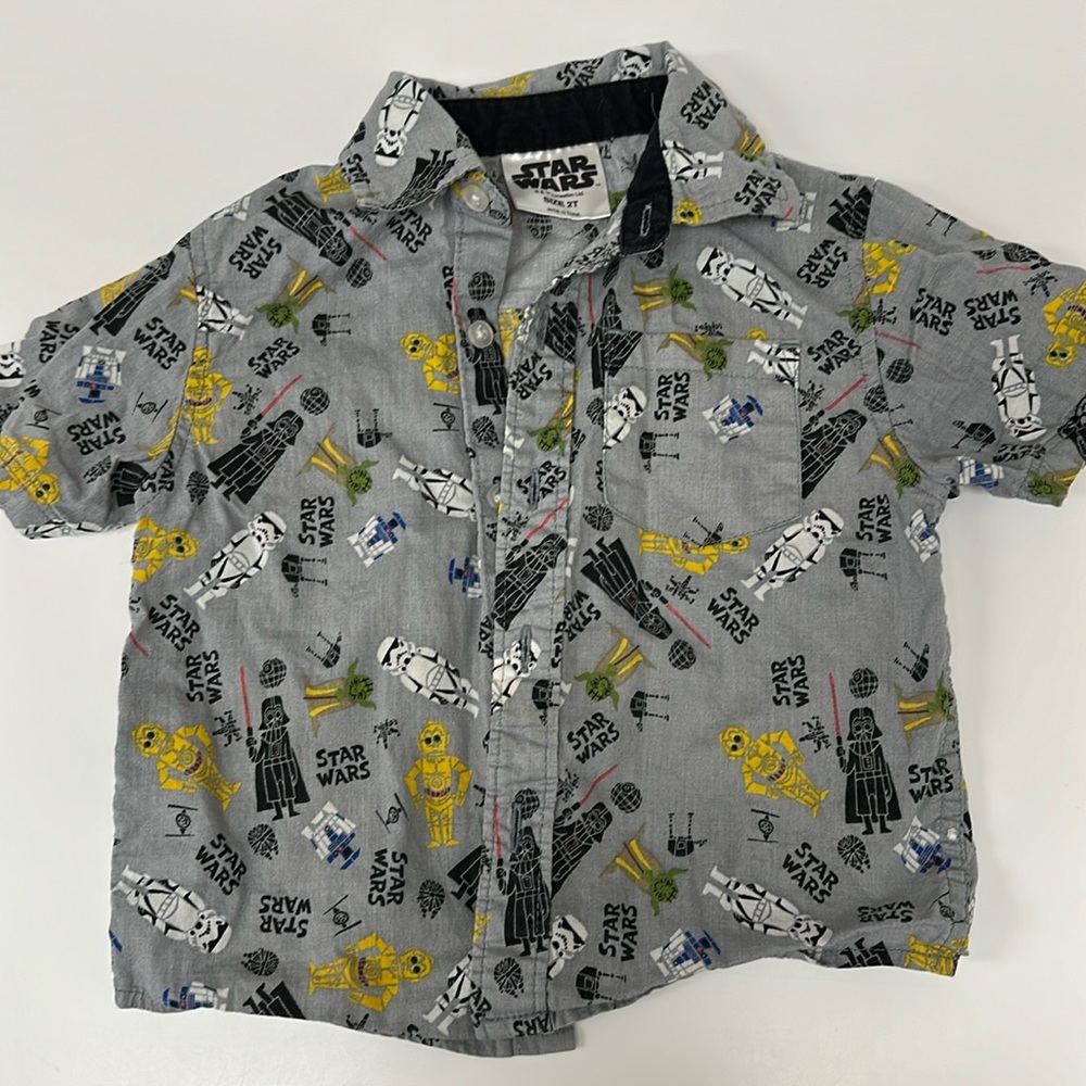 Star Wars button up shirt size 2t more like size 1